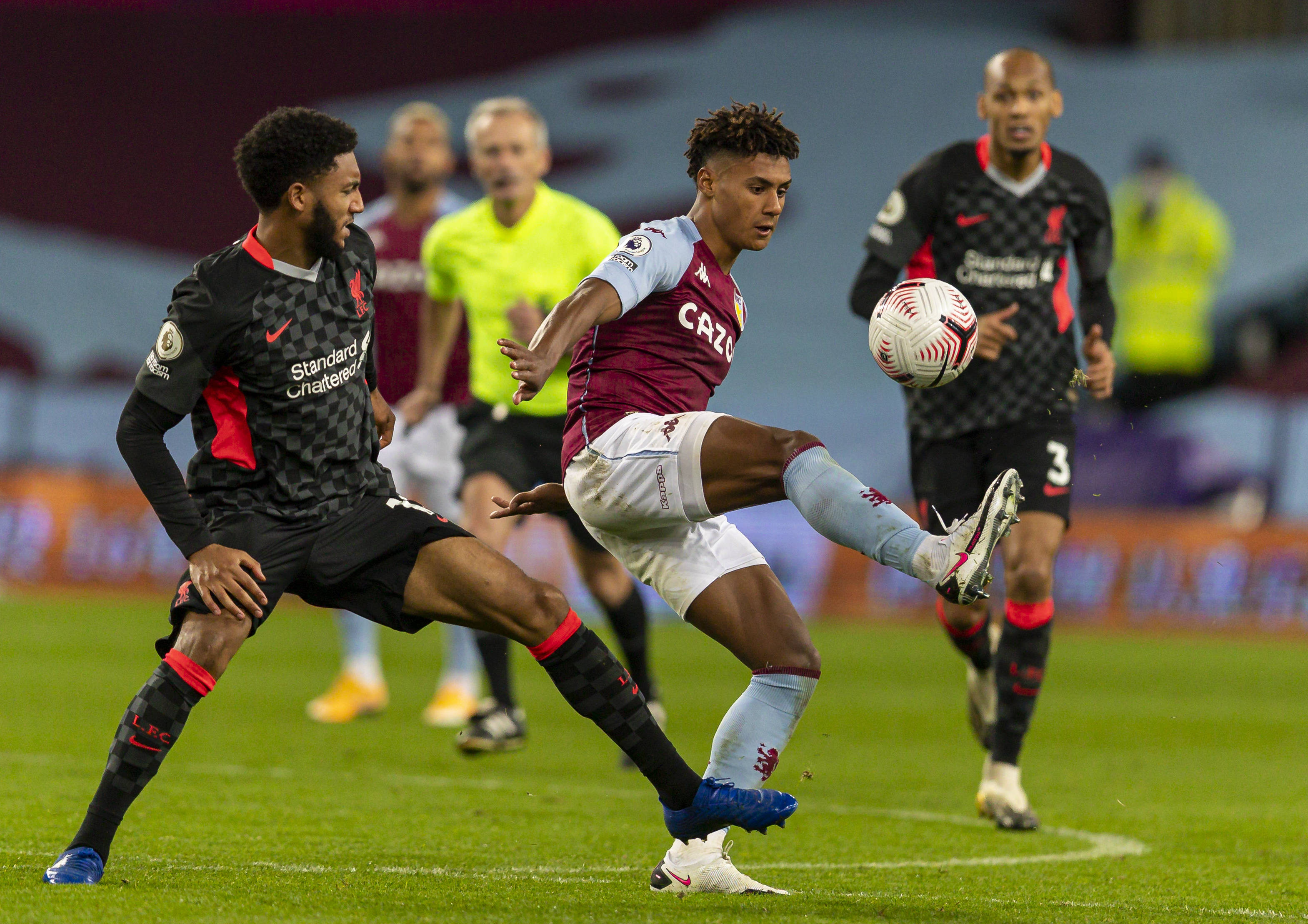 现感到不满 现感到不满